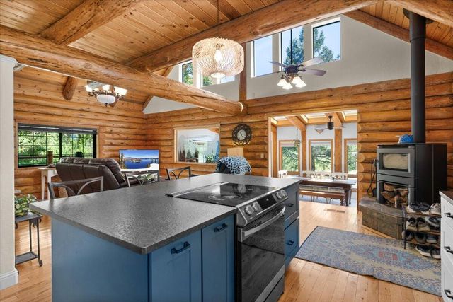 487 Wagon Trail, Jacksonville, OR 97530