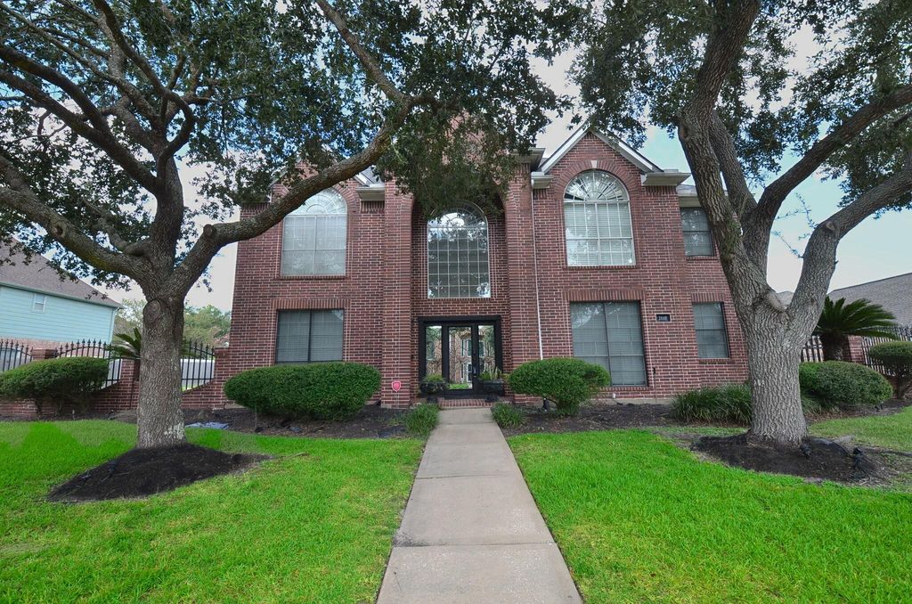 2110 Five Iron Drive, Houston, TX 77089