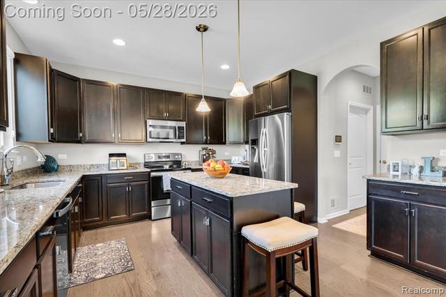 2904 Secret Way, Commerce Twp, MI 48390