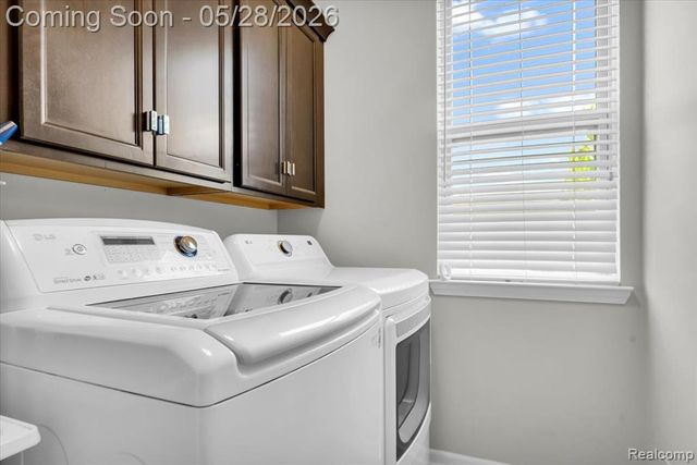 2904 Secret Way, Commerce Twp, MI 48390