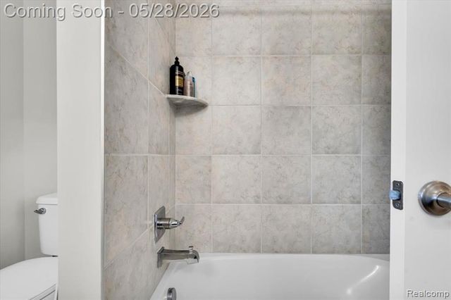 2904 Secret Way, Commerce Twp, MI 48390