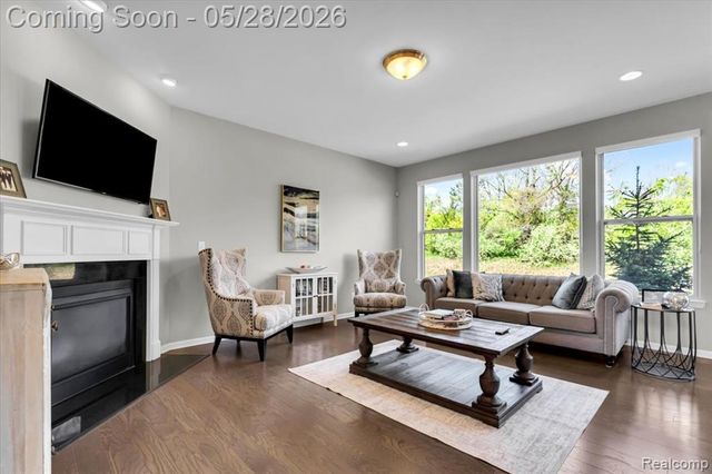 2904 Secret Way, Commerce Twp, MI 48390