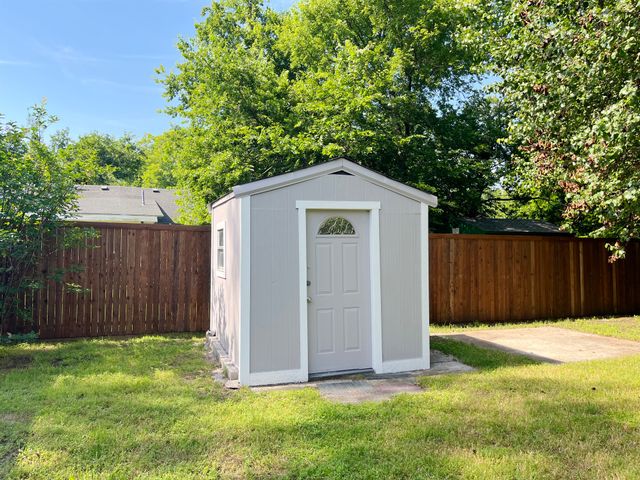 1111 S Taylor Street, Gainesville, TX 76240