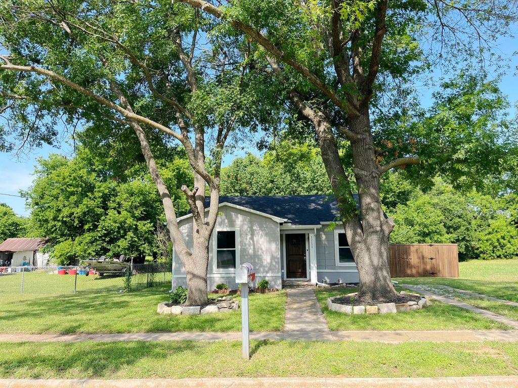 1111 S Taylor Street, Gainesville, TX 76240