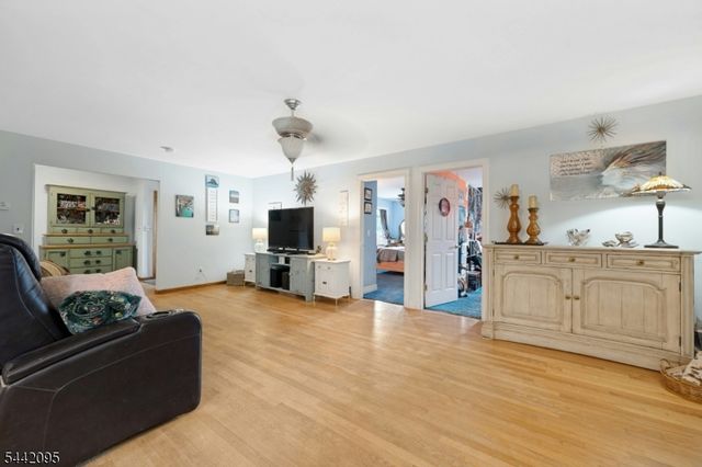 4 Northbrae Dr, Rockaway Twp., NJ 07005