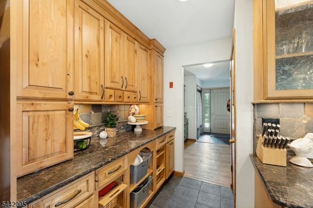 4 Northbrae Dr, Rockaway Twp., NJ 07005