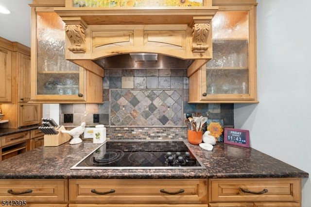 4 Northbrae Dr, Rockaway Twp., NJ 07005