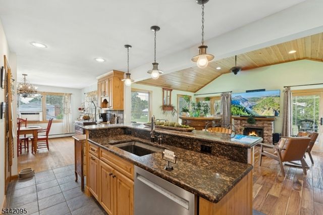 4 Northbrae Dr, Rockaway Twp., NJ 07005