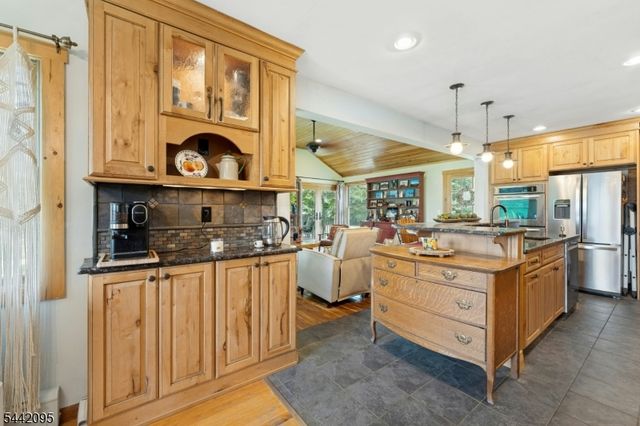 4 Northbrae Dr, Rockaway Twp., NJ 07005