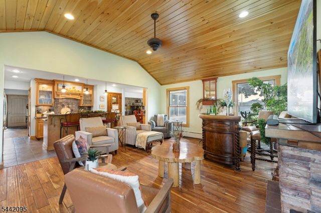 4 Northbrae Dr, Rockaway Twp., NJ 07005