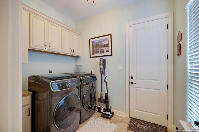 573 BARDEN PKWY, Castroville, TX 78009
