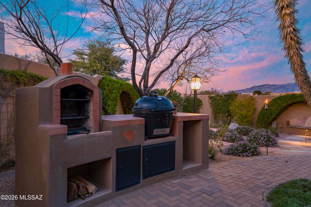 1420 W Cool Breeze Court, Oro Valley, AZ 85737