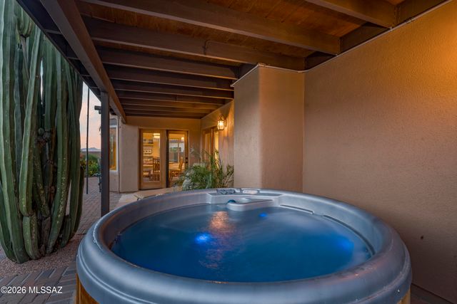 1420 W Cool Breeze Court, Oro Valley, AZ 85737