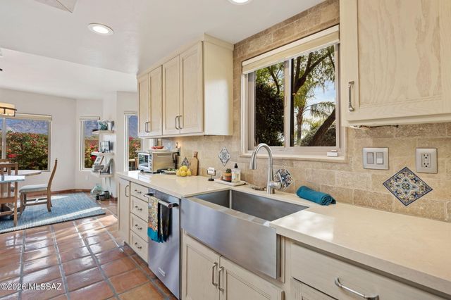 1420 W Cool Breeze Court, Oro Valley, AZ 85737