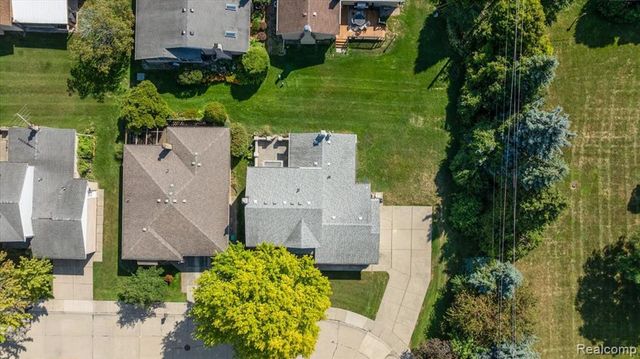 46636 E Oakwood Drive 55, Macomb, MI 48044