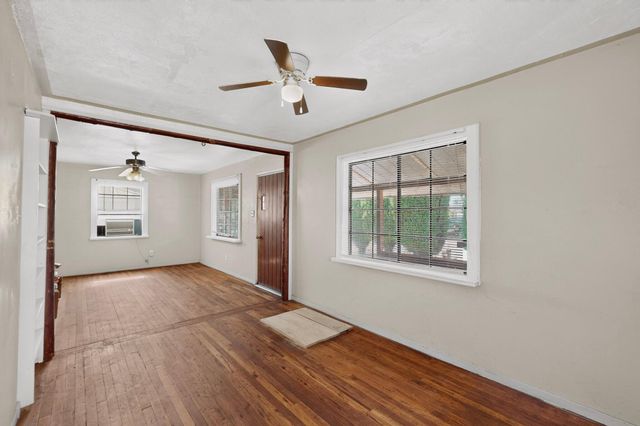 855 Delamar Avenue NW, Albuquerque, NM 87107