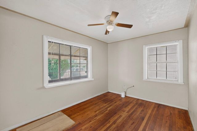 855 Delamar Avenue NW, Albuquerque, NM 87107