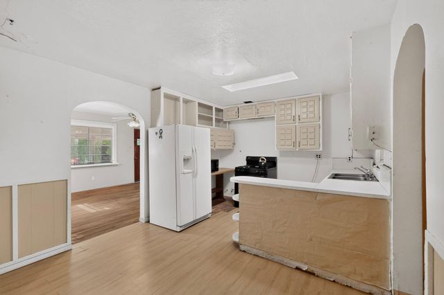 855 Delamar Avenue NW, Albuquerque, NM 87107