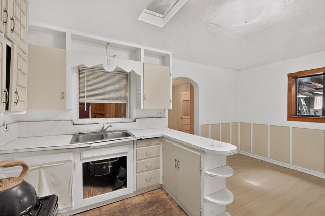 855 Delamar Avenue NW, Albuquerque, NM 87107