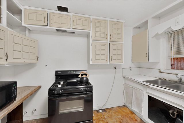 855 Delamar Avenue NW, Albuquerque, NM 87107