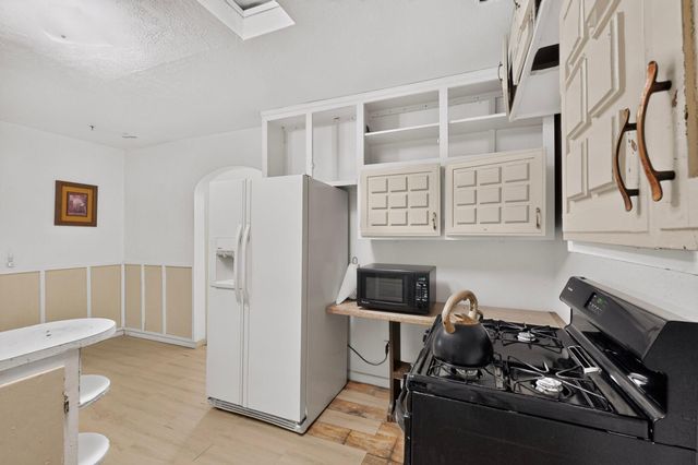 855 Delamar Avenue NW, Albuquerque, NM 87107