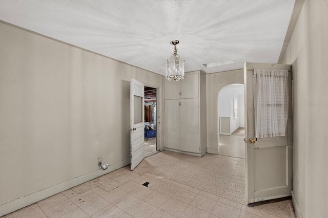 855 Delamar Avenue NW, Albuquerque, NM 87107
