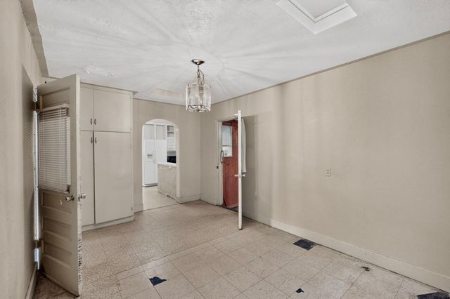 855 Delamar Avenue NW, Albuquerque, NM 87107