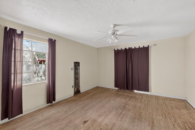 855 Delamar Avenue NW, Albuquerque, NM 87107