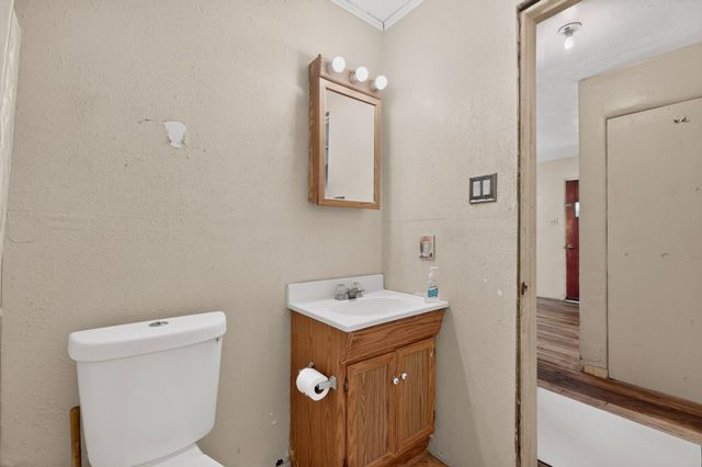 855 Delamar Avenue NW, Albuquerque, NM 87107
