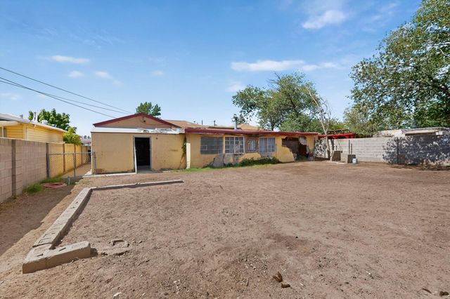 855 Delamar Avenue NW, Albuquerque, NM 87107