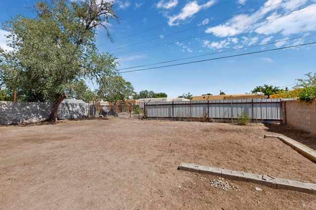 855 Delamar Avenue NW, Albuquerque, NM 87107