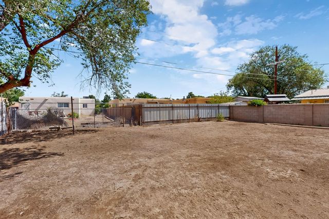855 Delamar Avenue NW, Albuquerque, NM 87107