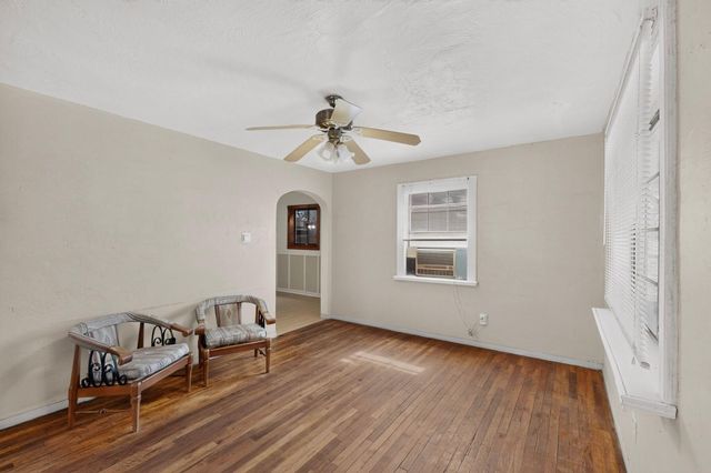 855 Delamar Avenue NW, Albuquerque, NM 87107