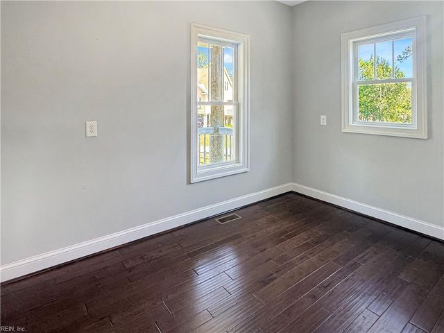 4 Walters LN, Poquoson, VA 23662