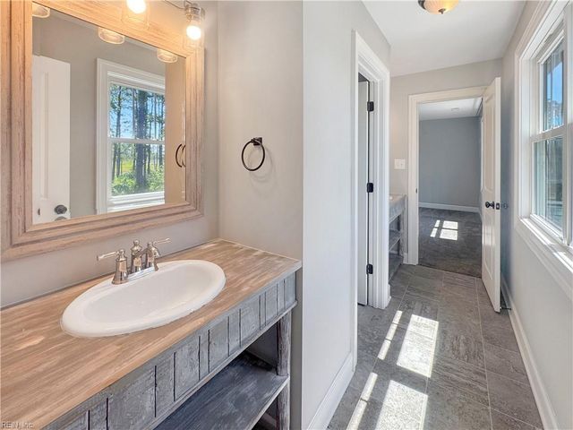 4 Walters LN, Poquoson, VA 23662