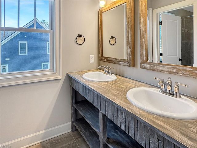 4 Walters LN, Poquoson, VA 23662