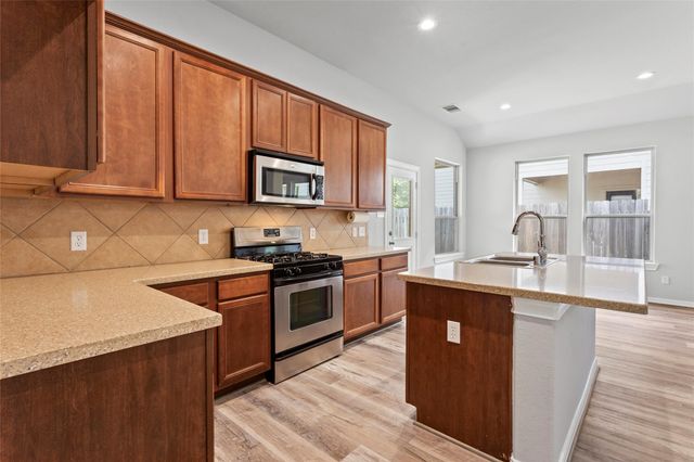 38 W Montfair Boulevard, Spring, TX 77382