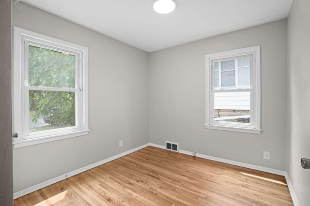 1181 Duluth Street, Saint Paul, MN 55106
