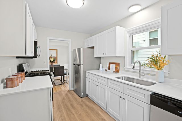 1181 Duluth Street, Saint Paul, MN 55106
