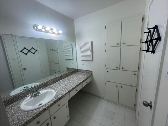 5550 N Braeswood Boulevard 129, Houston, TX 77096