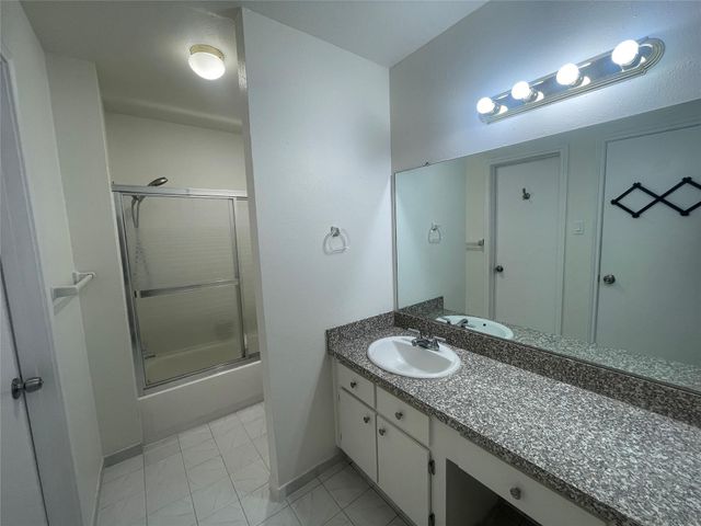 5550 N Braeswood Boulevard 129, Houston, TX 77096