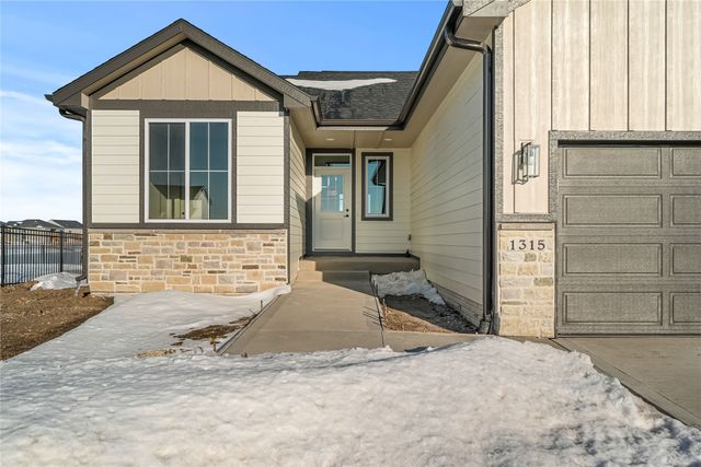 1315 NW Yorktown Drive, Waukee, IA 50263