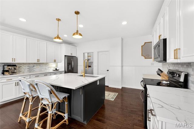 2768 Brook Hill Lane, St Charles, MO 63303