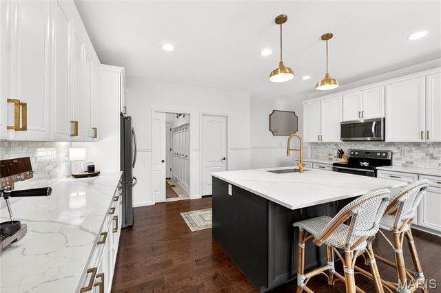 2768 Brook Hill Lane, St Charles, MO 63303