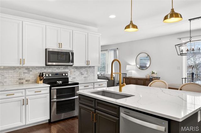 2768 Brook Hill Lane, St Charles, MO 63303