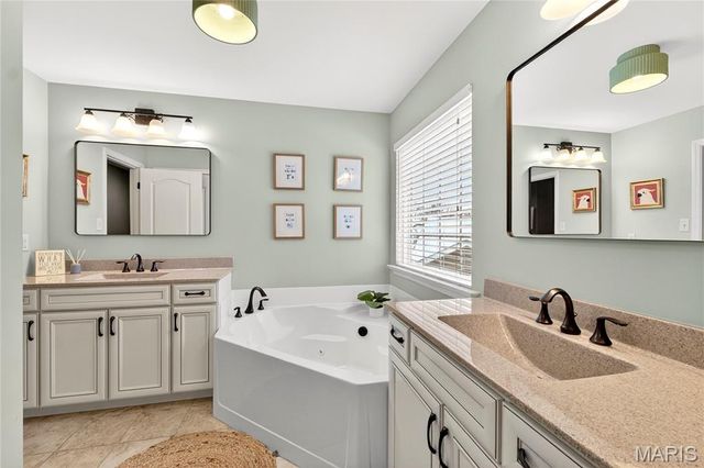 2768 Brook Hill Lane, St Charles, MO 63303