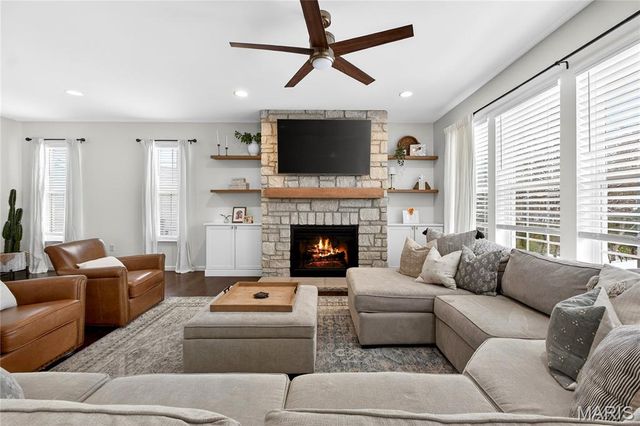 2768 Brook Hill Lane, St Charles, MO 63303