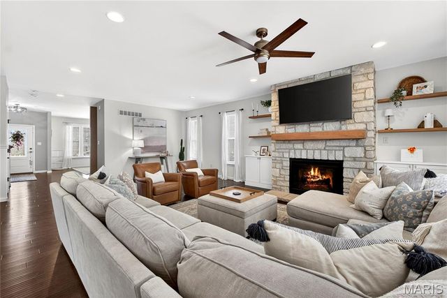 2768 Brook Hill Lane, St Charles, MO 63303