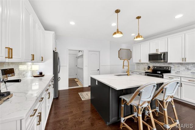 2768 Brook Hill Lane, St Charles, MO 63303