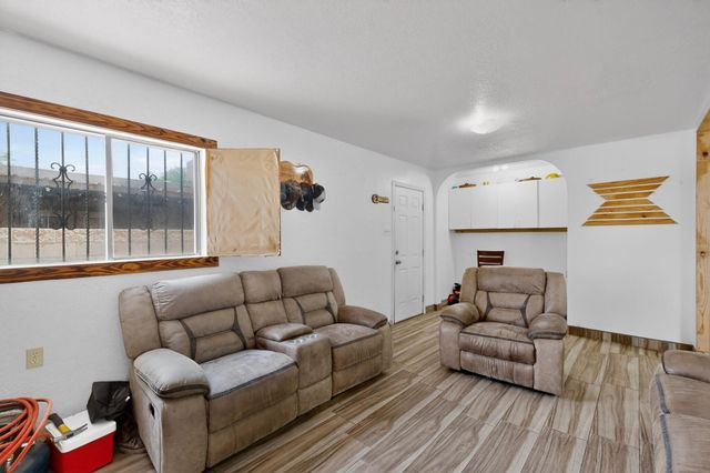 1160 Calle Mesquite, Bernalillo, NM 87004